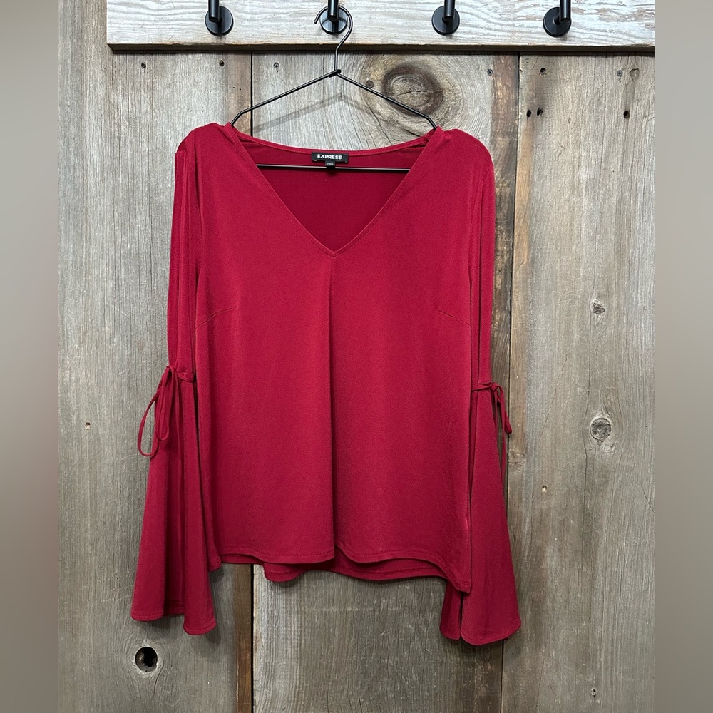 2017 Express Bell Sleeve Cut Out Blouse in Burgundy Wine Size Medium Women’s
